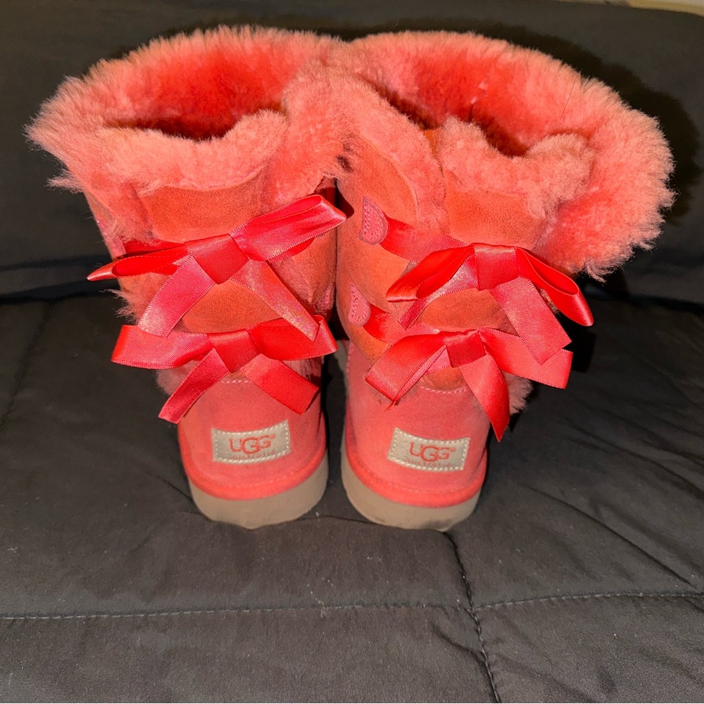 Pink UGG- Big Kids Bailey Bow II Boot size 6 - Picture 2 of 11
